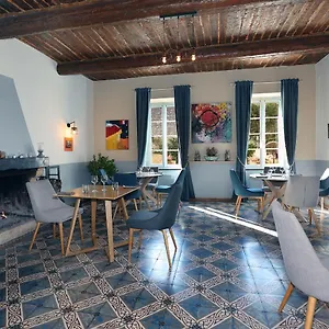 Le Cheval Blanc Bed & Breakfast